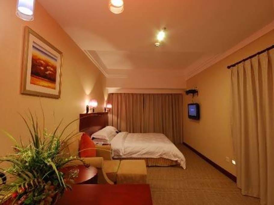 Starway Hotel Silver Zhuhai Buitenkant foto
